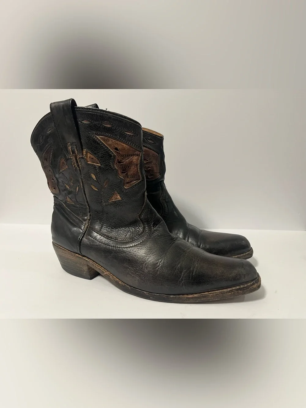 Bed Stu Boots Short Ankle Booties Tan Distressed Leather Cowboy Heel Size 9.5
